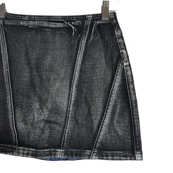 Blank NYC Denim Mini Skirt in Metallic Heart Dark Wash Size 25 - Picture 7 of 11